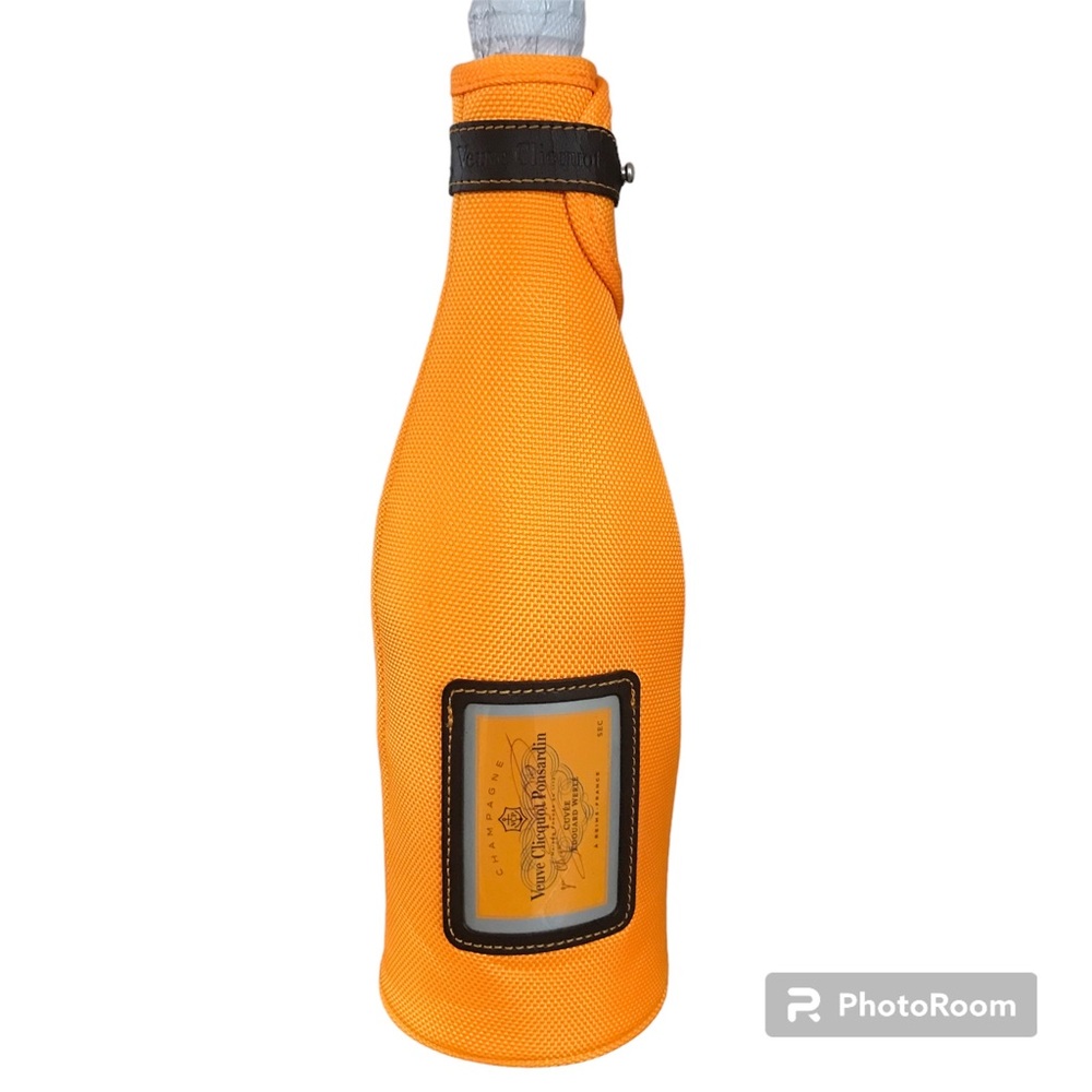 Veuve Clicquot Limited Edition Collectible
Thermal Ice Bottle Jacket